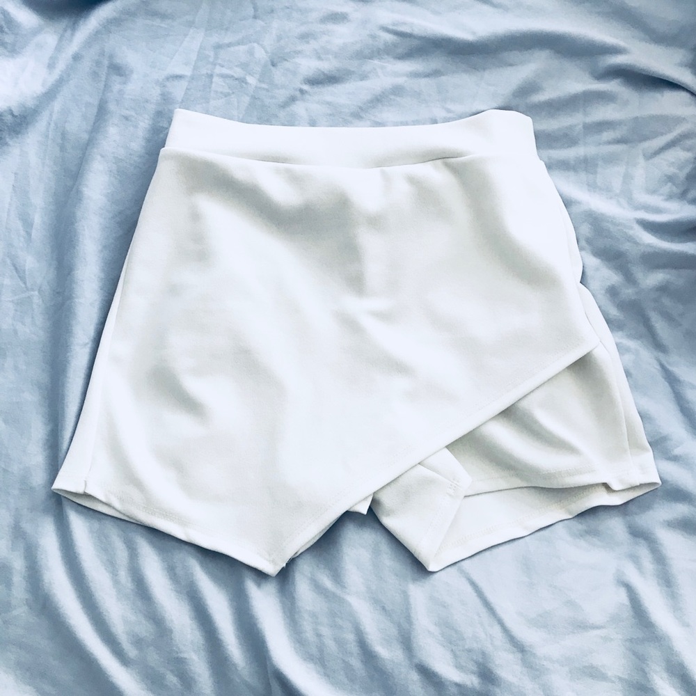 Super cute white asymmetrical skort size S/M